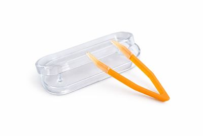 Pinzetka na kontaktní čočky v pouzdře - oranžová