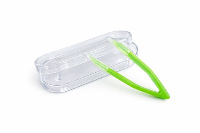 Pinzetka na kontaktní čočky v pouzdře - zelená