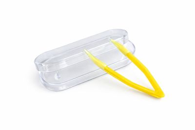 Pinzetka na kontaktní čočky v pouzdře - žlutá