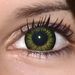 Be party green v detailu na původní barvě očí hnědo-zelené