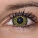 Glamour green v detailu na původní barvě očí hnědo-zelené